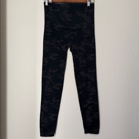 Spanx Look At Me Now Camo Leggings - Picture 5 of 6